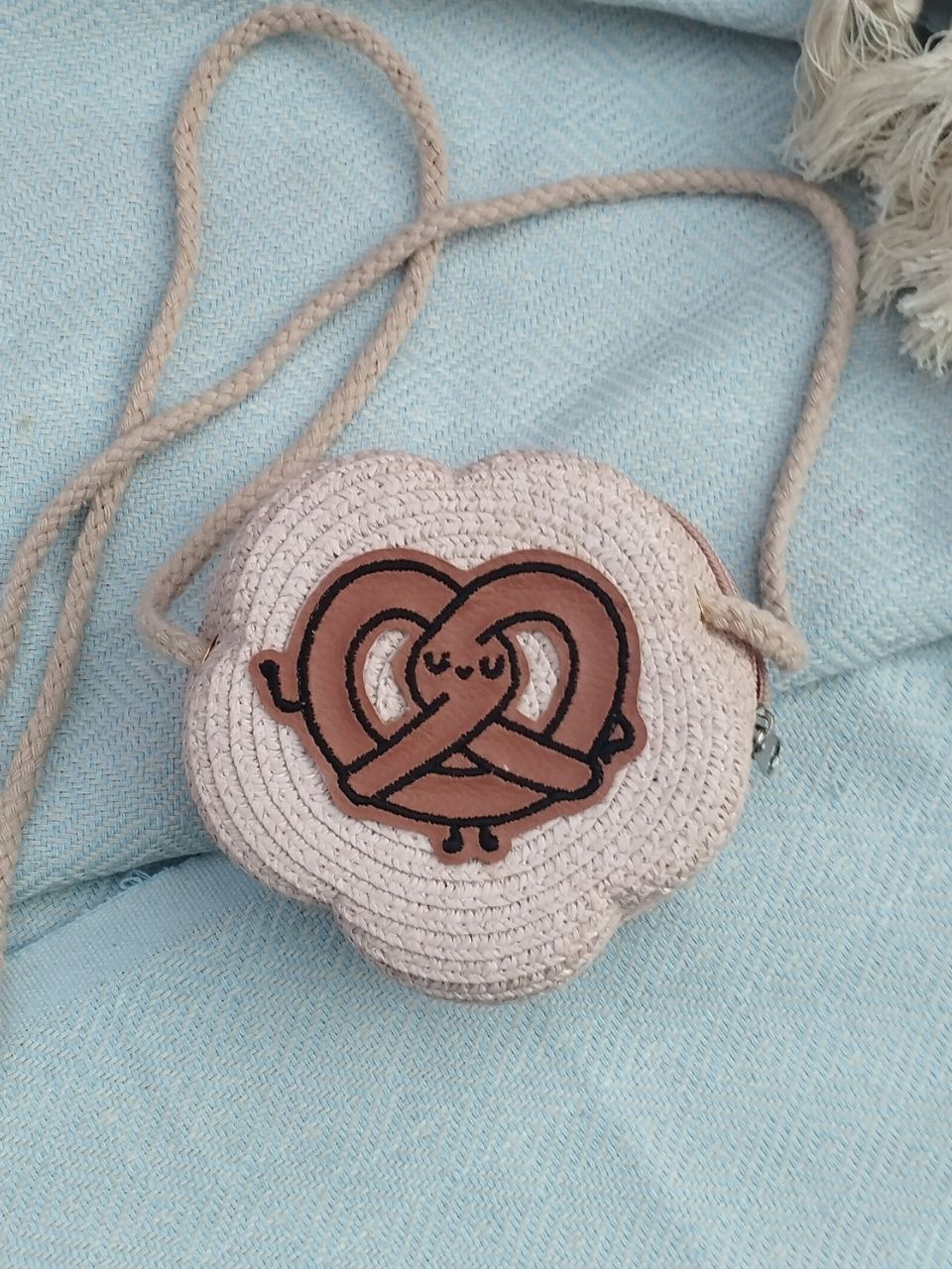 Mini sac en paille Bretzel – Image 5